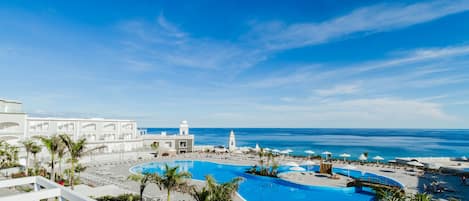 Indoor pool, 3 outdoor pools