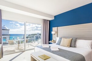 Minibar, in-room safe, desk, free WiFi