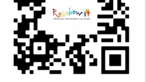 Código QR con logotipo Rainbow y texto que indica servicios como Attitude, Bel & Breakfast y Case Vacances.