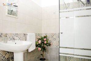 Shower, hair dryer, bidet, towels - B&B L'Olimpo (Campobasso)