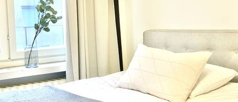 City Apartment, Sauna | Living room | Flat-screen TV