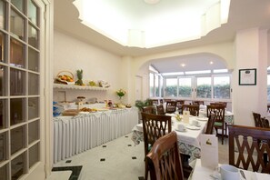 Desayuno buffet incluido todos los días 