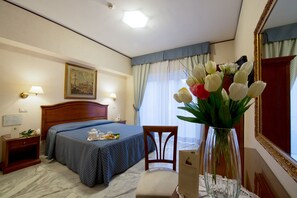 Caja de seguridad en la habitación, cortinas blackout y wifi gratis 