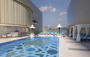 Outdoor pool, open 8:30 AM to 8:00 PM, free cabanas, pool umbrellas - Andaz Family Suites by Hyatt - Palm Jumeirah (Dubai)