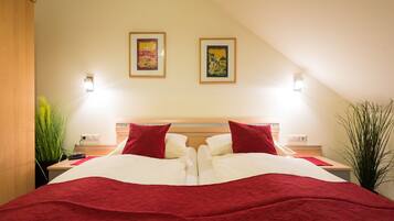 Apartment, Private Bathroom (Balkonwohnung A) | Laptop workspace, blackout drapes, free WiFi, bed sheets