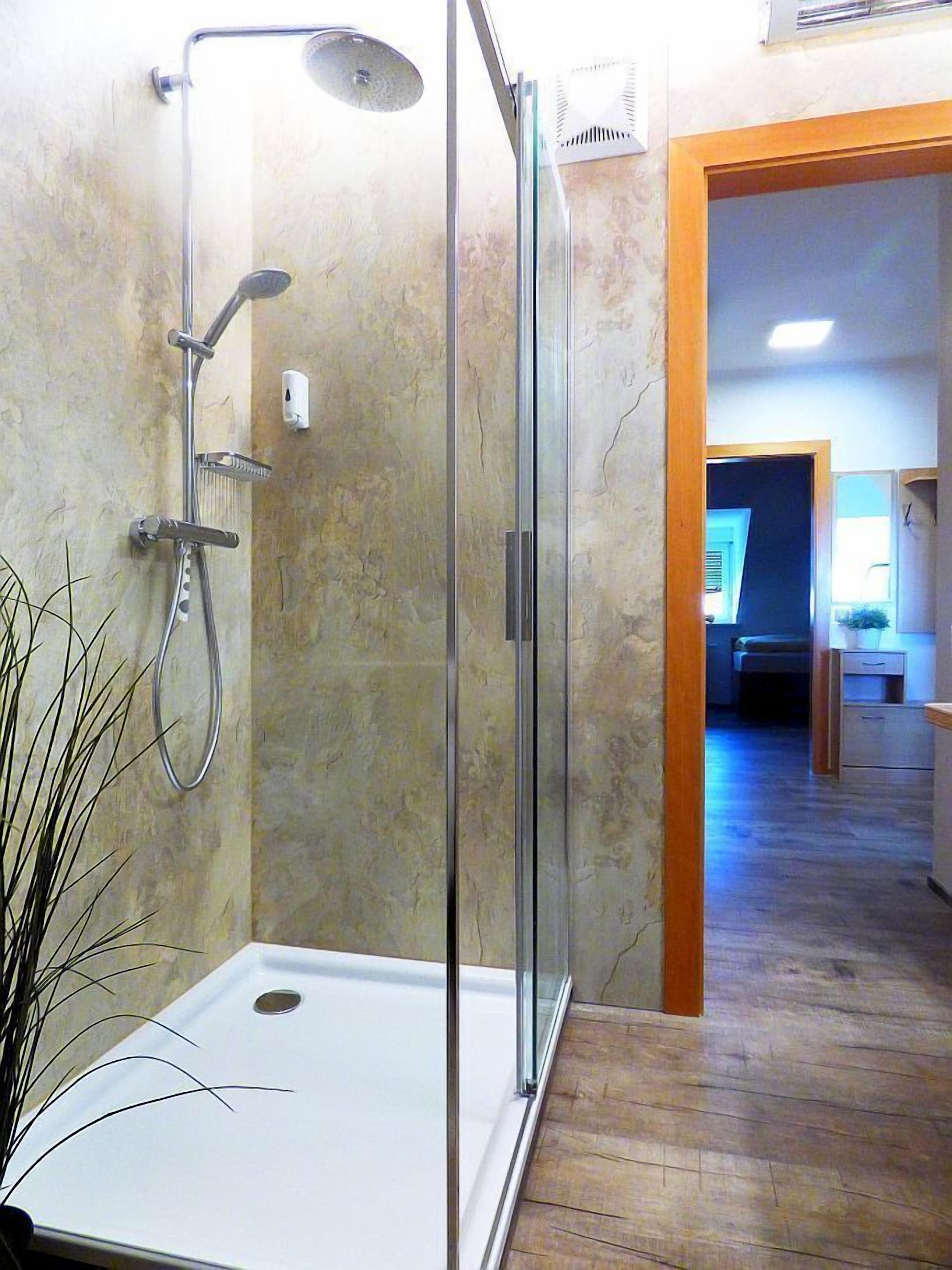 Apartment, Private Bathroom, Lake View (Balkonwohnung C) | Bathroom shower