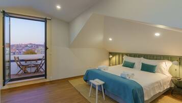 Apartment, 1 Bedroom (Wine V) | Premium bedding, pillowtop beds, desk, laptop workspace