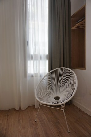 Quarto casal econômico | Wi-Fi de cortesia, roupa de cama, acesso para cadeiras de rodas