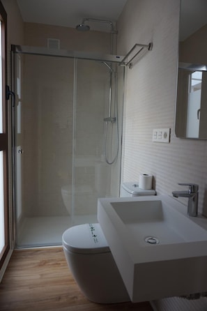 Shower, free toiletries, hair dryer, towels - Rincon 13 – Mares​​​​​​​ (Velez-Malaga)