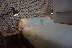 Economy Double Room | Free WiFi, bed sheets, wheelchair access - Rincon 13 – Mares​​​​​​​ (Velez-Malaga)