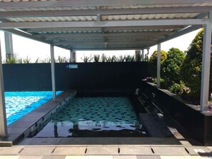 Indoor pool, outdoor pool - Apartemen Dengan Facilitas Bintang 4 (Jakarta pusat)