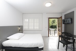 Double Room | Free WiFi, bed sheets, wheelchair access - Pensión Dorotea (Santiago de Compostela)