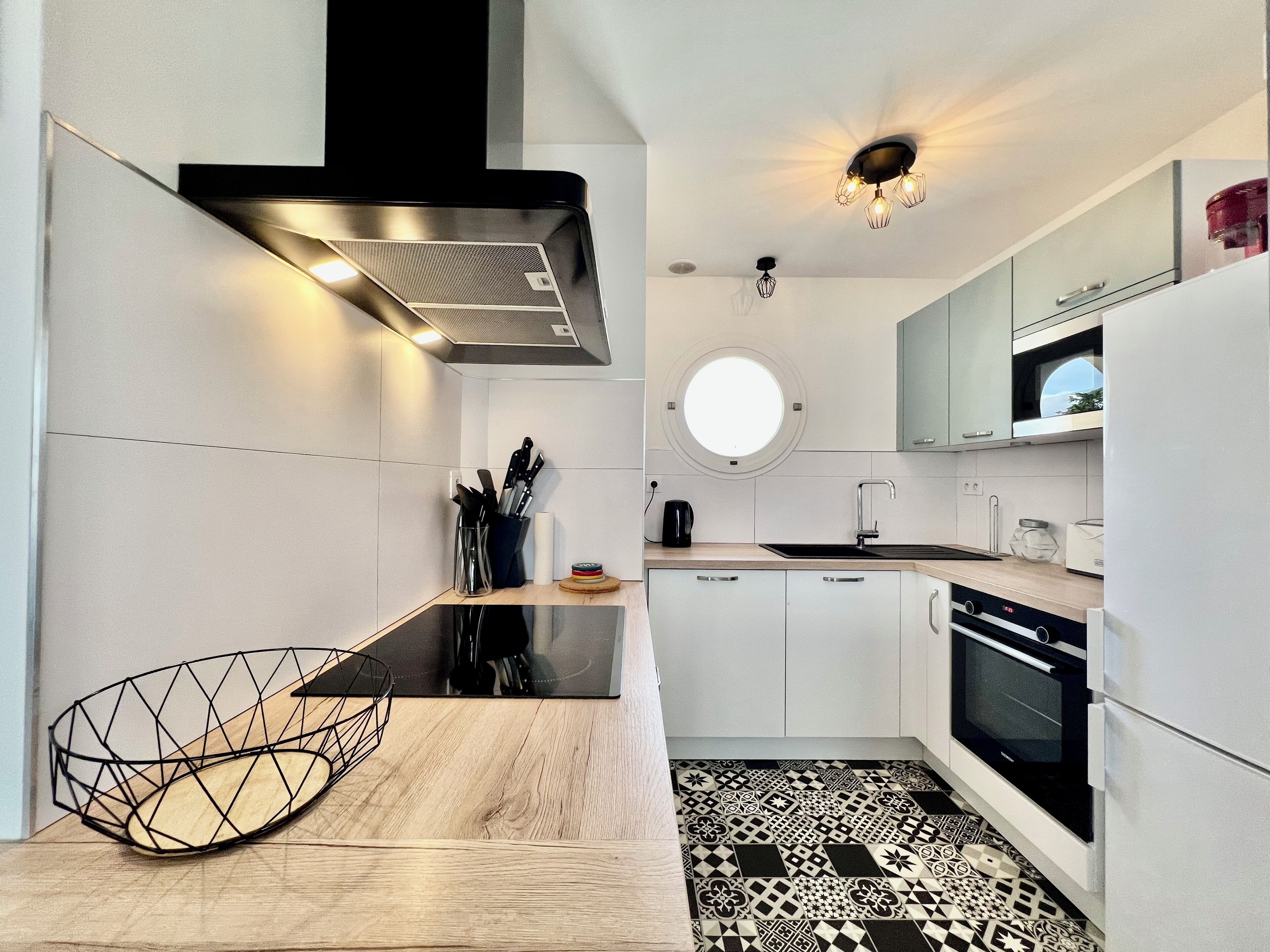 雪櫃、微波爐、焗爐、爐具