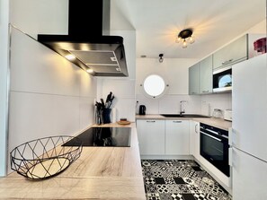 冰箱、微波炉、烤 箱、炉灶