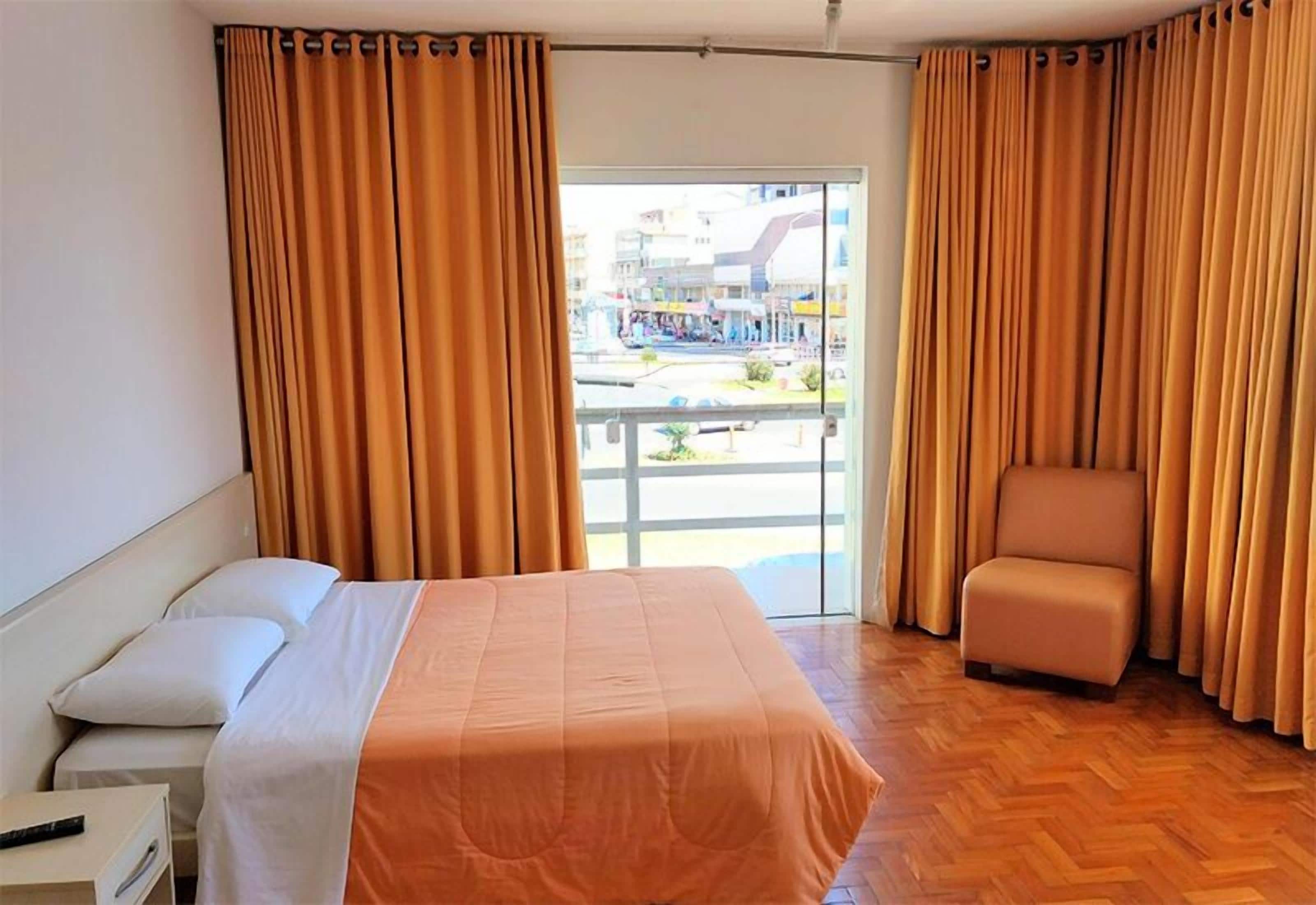 Minibar, wifi gratis y ropa de cama 