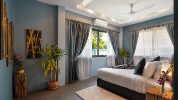 3 bedrooms, in-room safe, iron/ironing board, travel cot