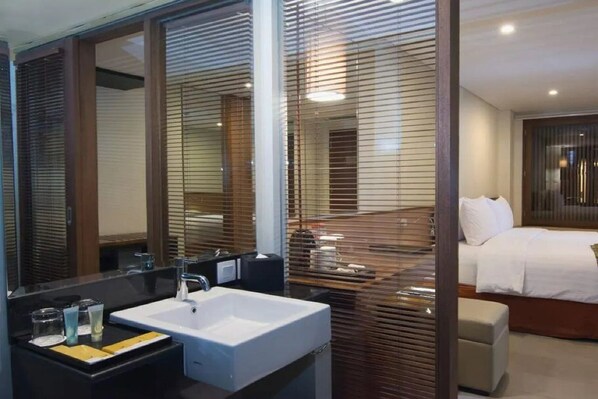 Bathroom - Savvoya Hotel Seminyak (Seminyak)