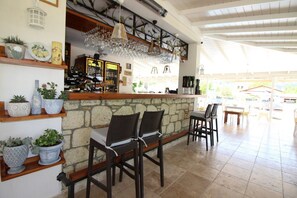 Bar (en la propiedad)