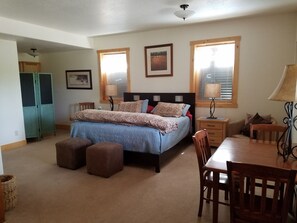 6 bedrooms, in-room safe, iron/ironing board, travel cot