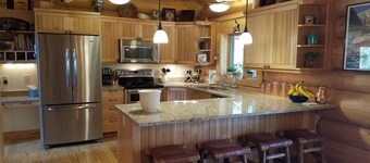 Secluded Custom Log Home w Hot Tub - by Winter Park, Granby Ranch & Grand Lake  