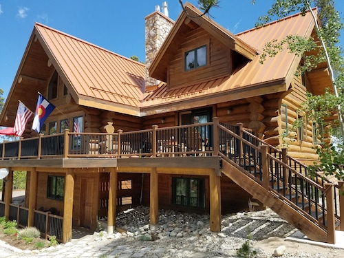 Secluded Custom Log Home w Hot Tub - by Winter Park, Granby Ranch & Grand Lake  