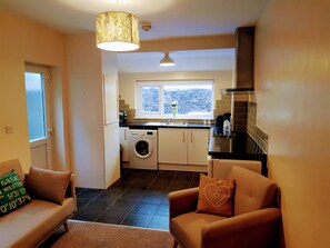 Leilighet | Oppholdsområde | En 22-tommers Flatskjerm-TV med digitale kanaler samt TV og TV-spill