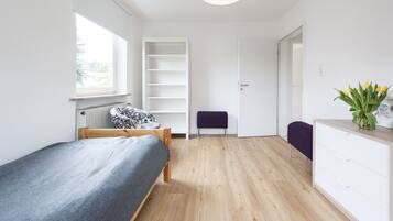 Deluxe Apartment | Individually decorated, laptop workspace, iron/ironing board, free WiFi