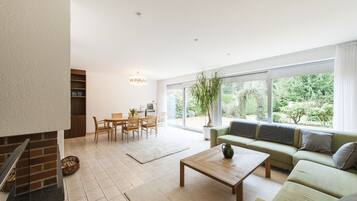 Télévision à écran plat