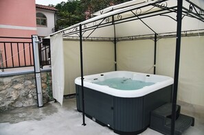 Utendørs boblebad