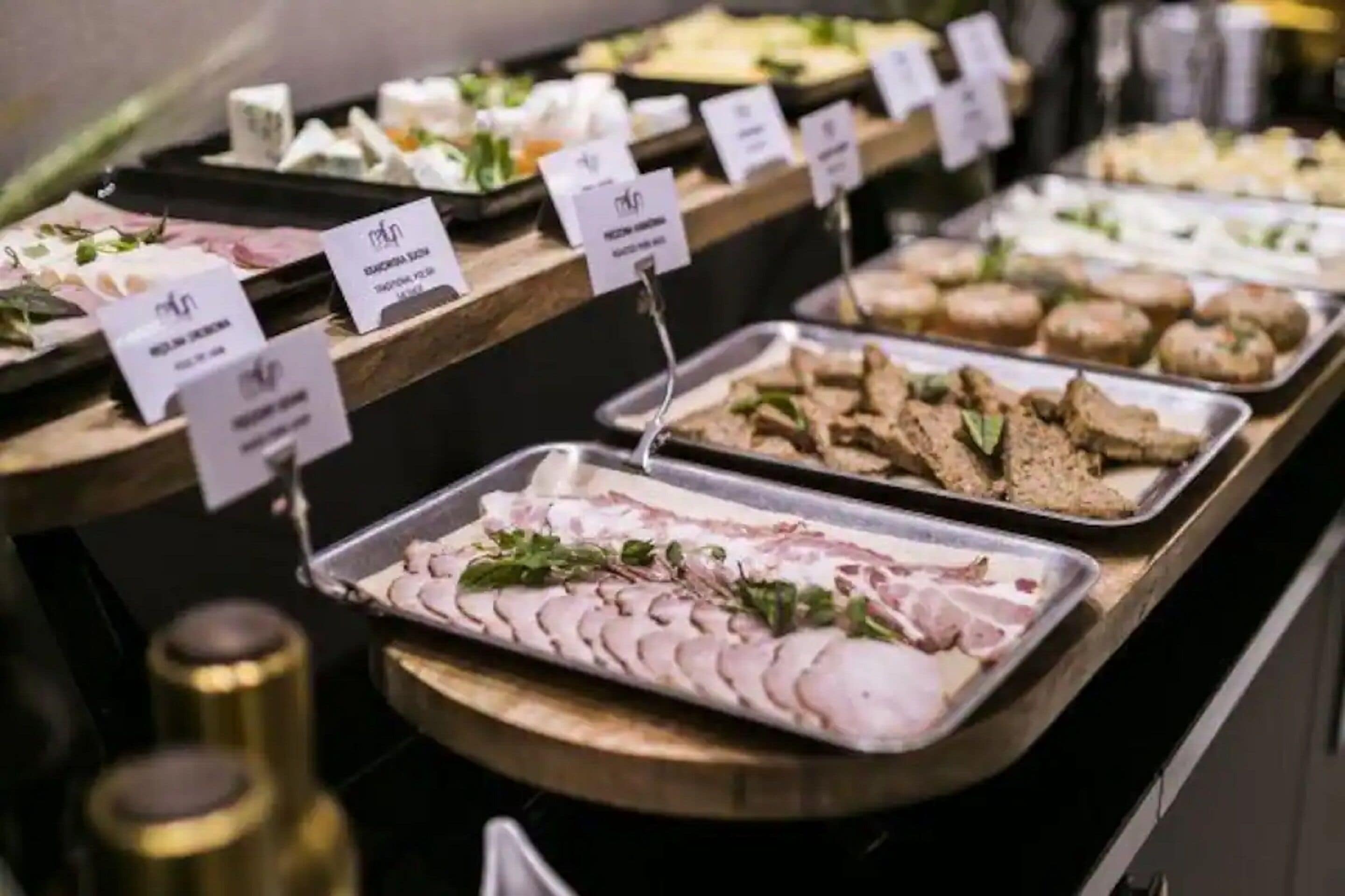 Päivittäinen buffetaamiainen (130 PLN per henkilö)