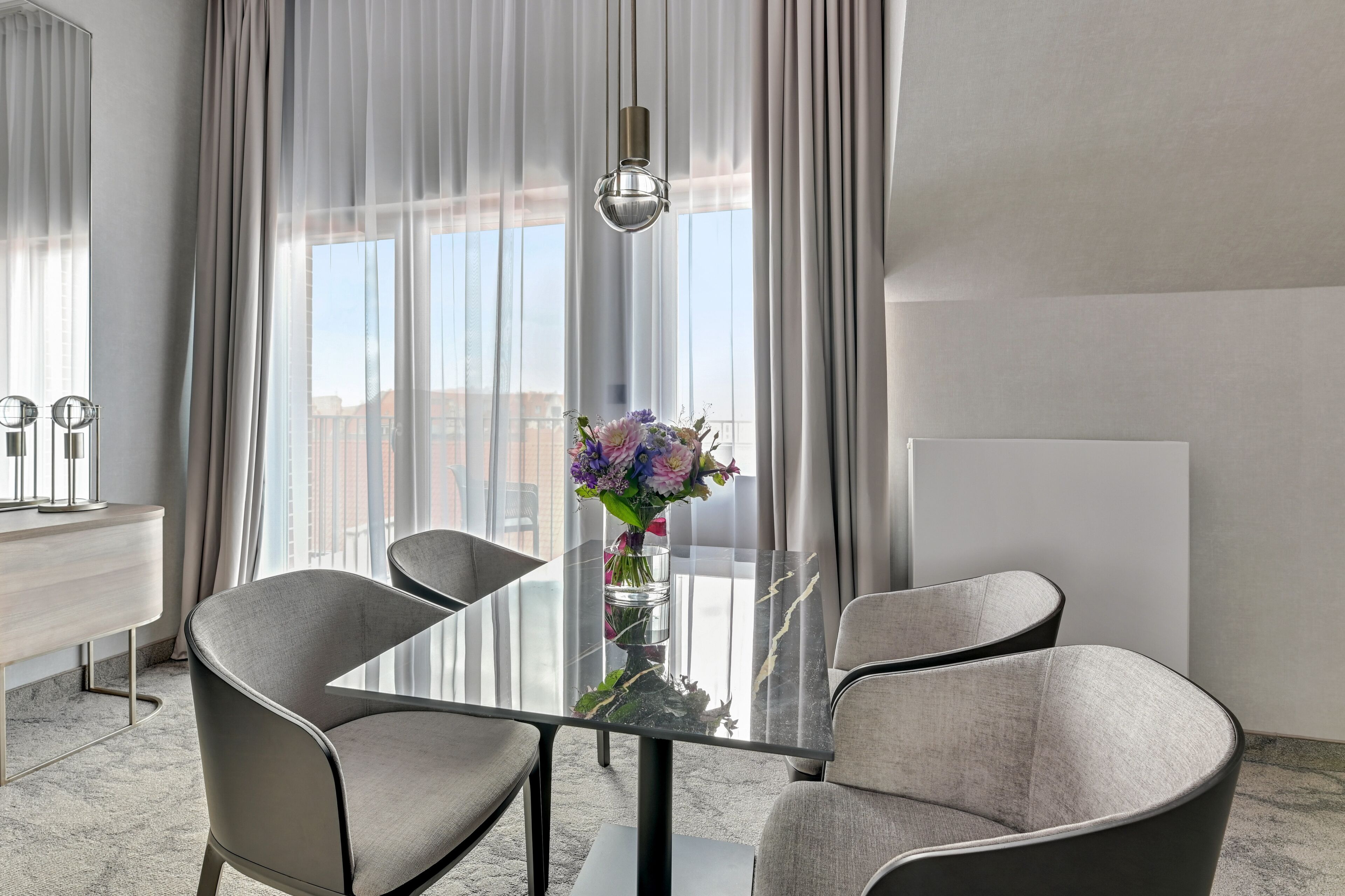 deluxe apartment, non smoking | living room | smart tv