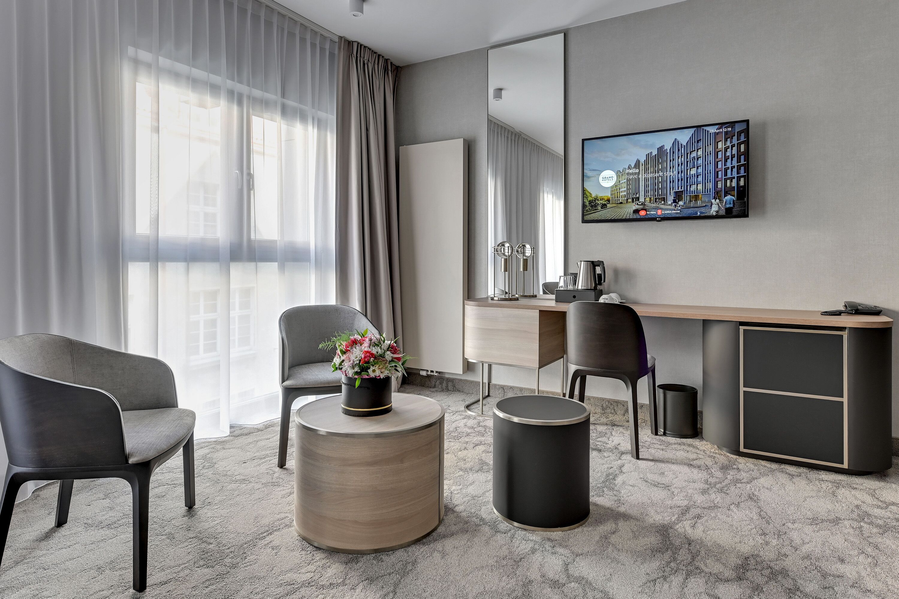 superior double room, 2 single beds, non smoking | living area | smart tv