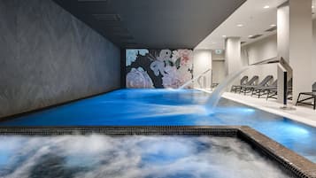 Indoor pool, sun loungers