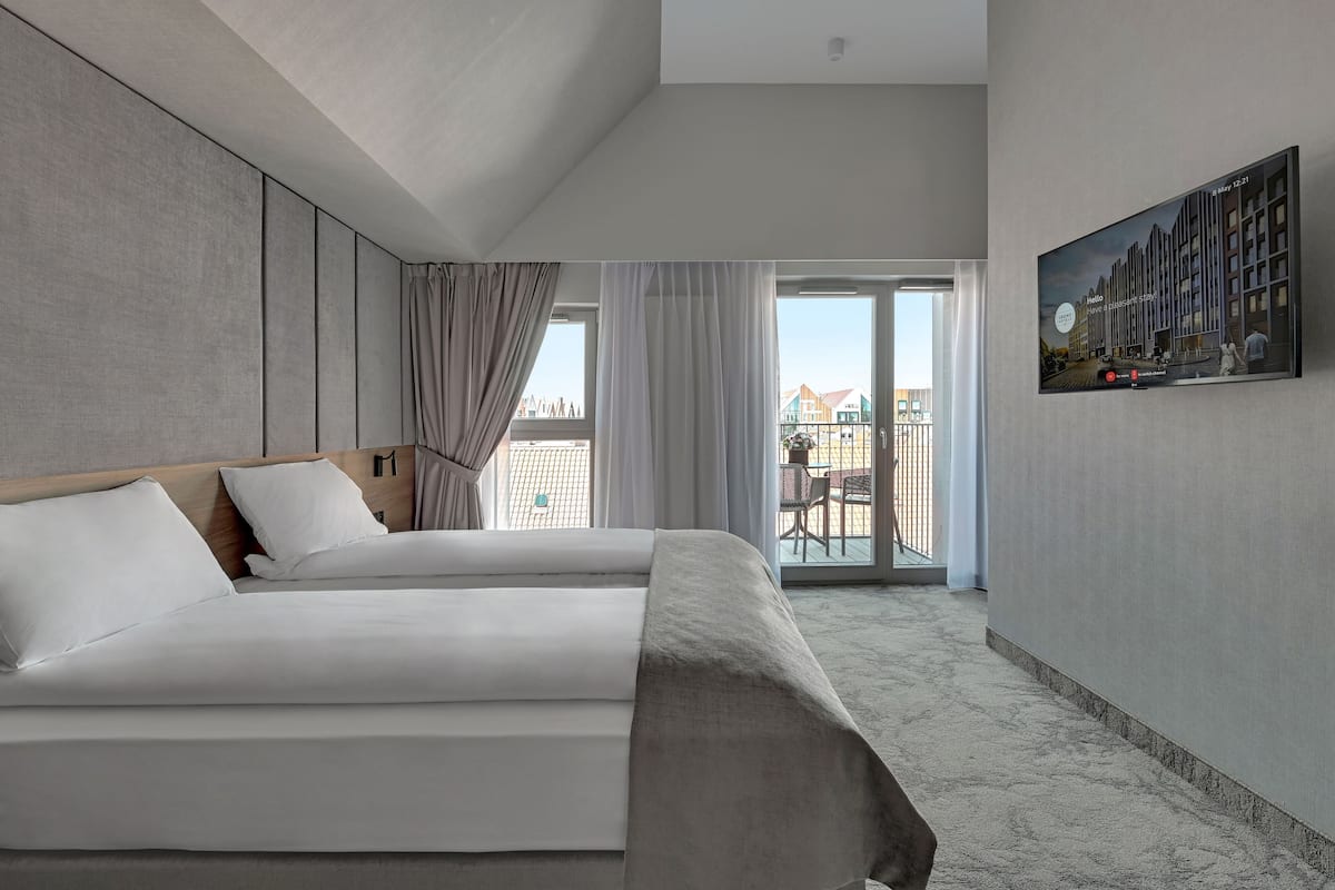 Deluxe Studio, Non Smoking | Living area | Smart TV