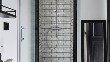 Doppelzimmer (#4 White and Black) | Badezimmer