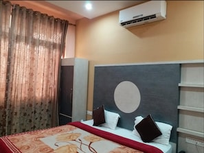 Kamar Deluks | Tempat tidur lipat/tambahan, Wi-Fi gratis, dan seprai linen