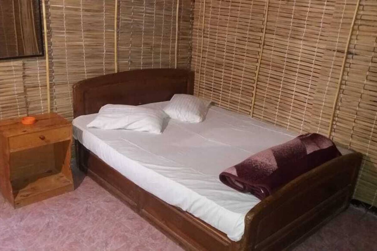 Minibar, bed sheets