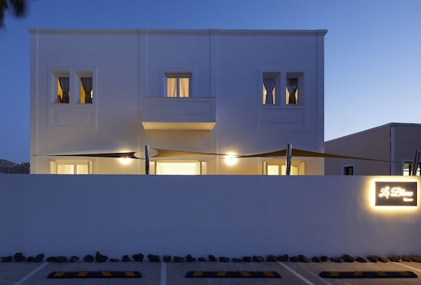 Fassade der Unterkunft – Abend/Nacht