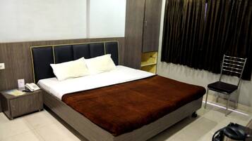 In-room safe, desk, laptop workspace, soundproofing