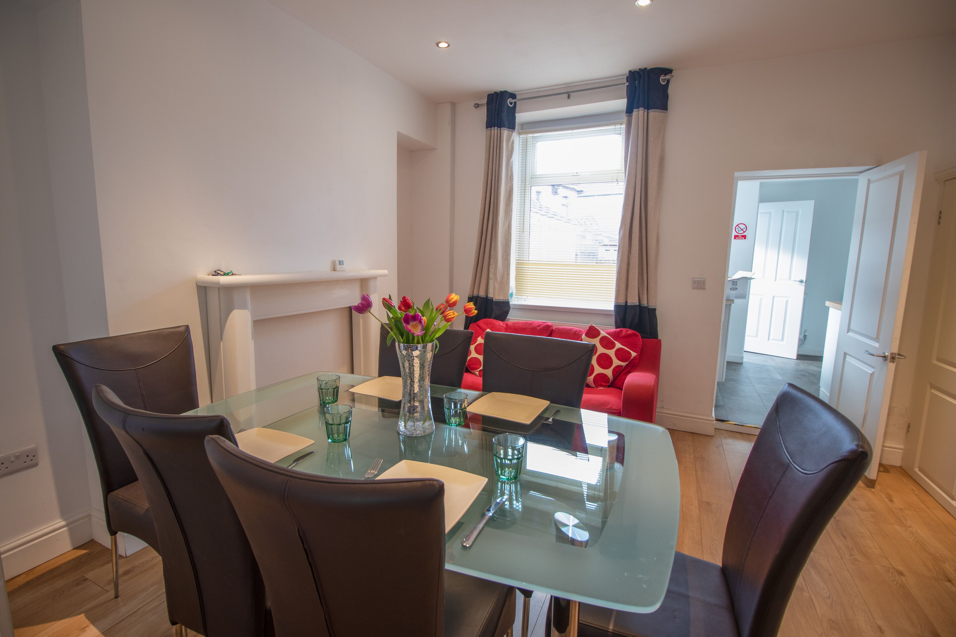 Ruokailu omassa huoneessa