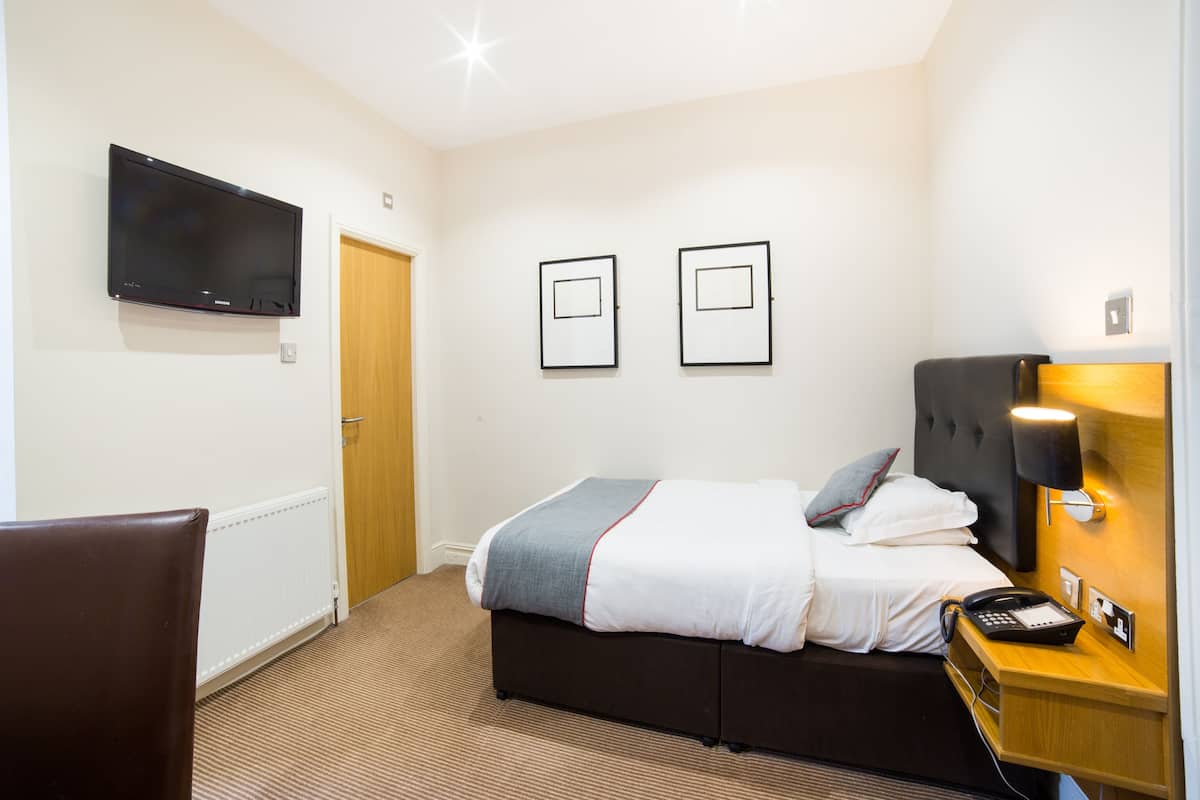 1 habitación, ropa de cama de alta calidad y escritorio