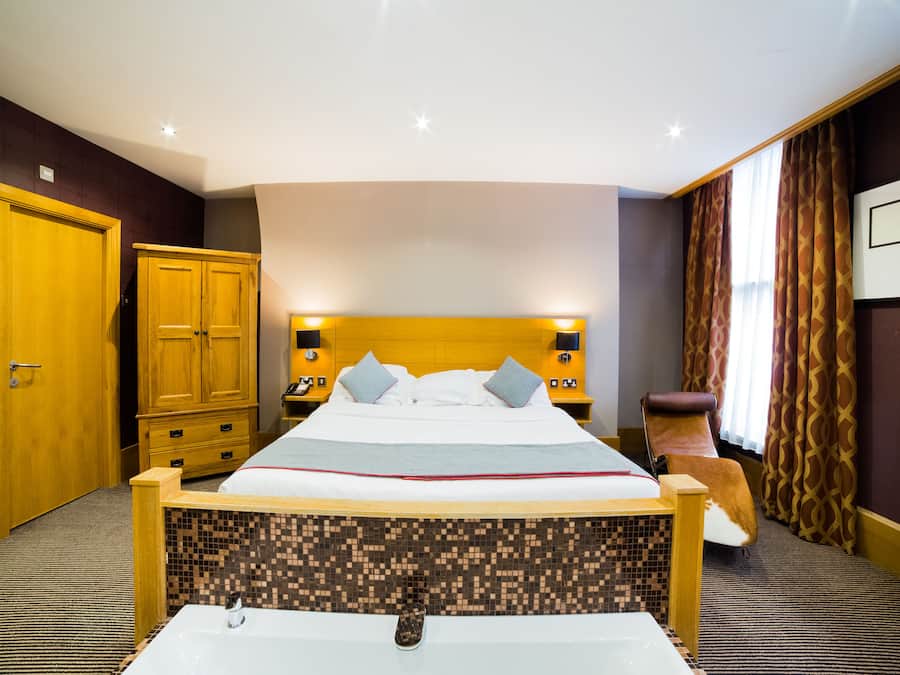Habitación doble superior, 1 cama doble | Ropa de cama de alta calidad, escritorio, cortinas opacas