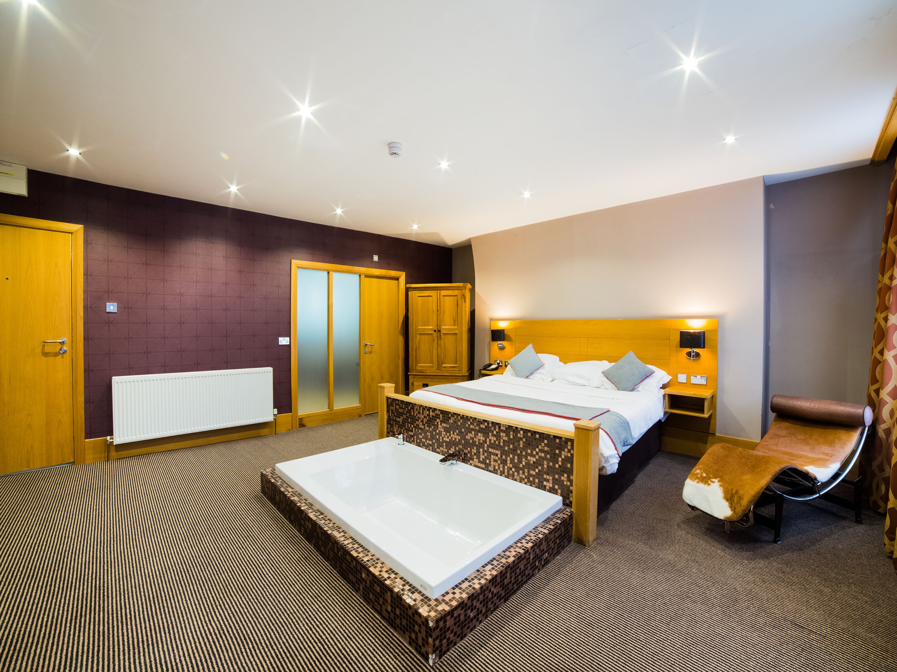 Phòng đôi Superior, 1 giường đôi | Bộ đồ giường cao cấp, bàn, màn/rèm cản sáng 