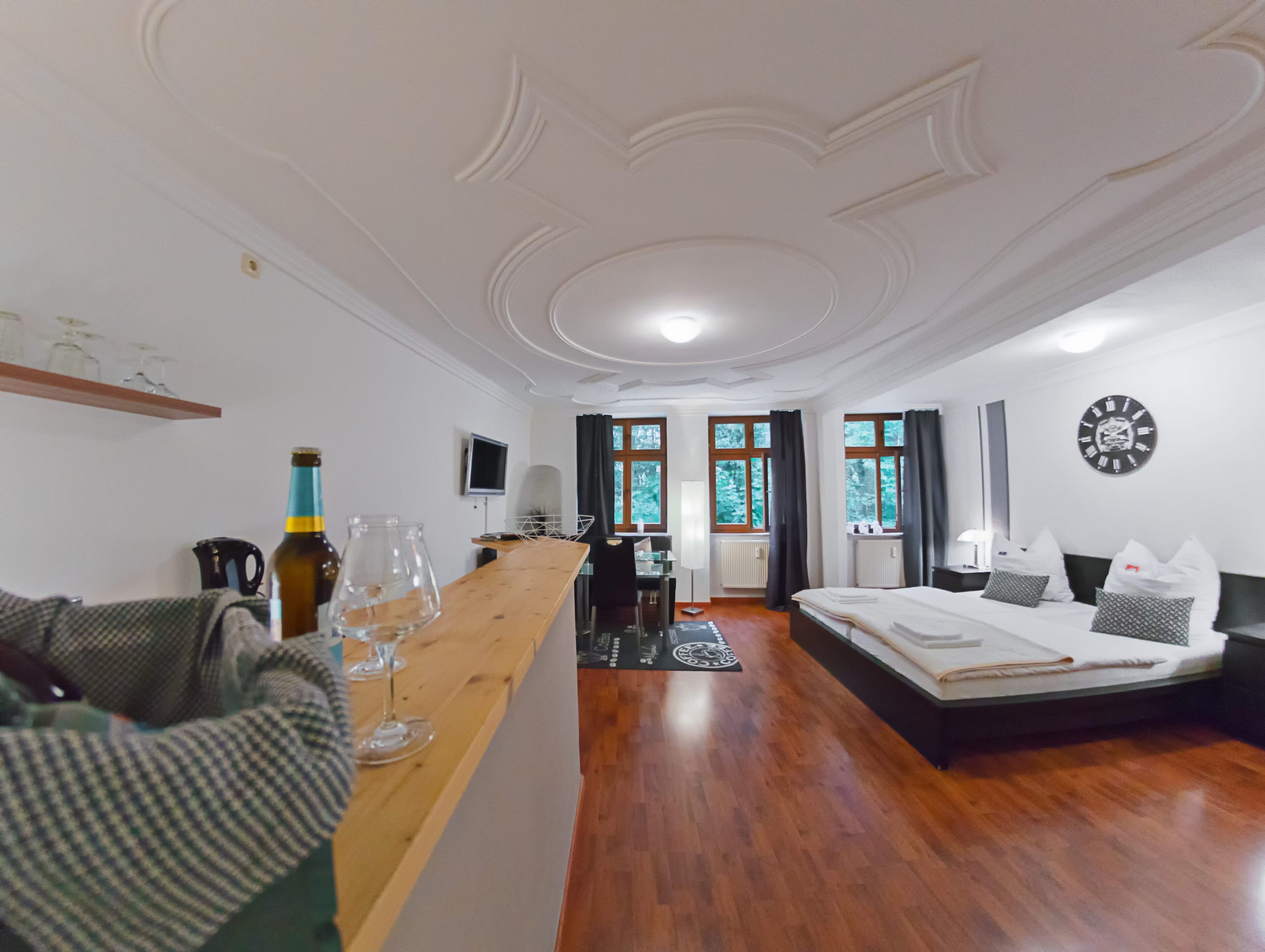 Vierbettzimmer (Büttner 2) | Wohnbereich | Flachbildfernseher