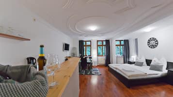 Vierbettzimmer (Büttner 2) | Wohnbereich | Flachbildfernseher
