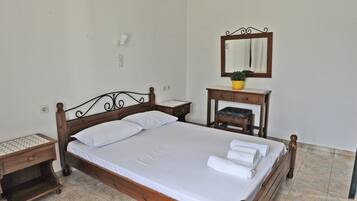 Economy Double Room | Soundproofing, free WiFi, bed sheets