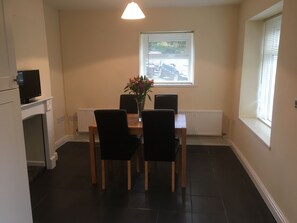 House, 3 Bedrooms | Private kitchen