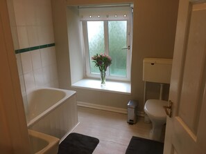 House, 3 Bedrooms | Bathroom