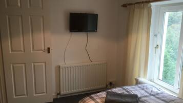 House, 3 Bedrooms | 3 bedrooms, free WiFi, bed sheets, wheelchair access