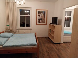 Triple Room | Individually decorated, individually furnished, free WiFi, bed sheets